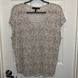 White House Black Market short sleeve top. Chevron print. Size M.